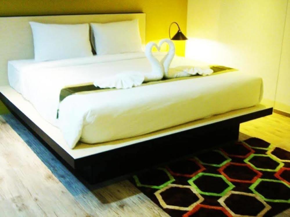Thongmanee Hotel Хатъяй Экстерьер фото